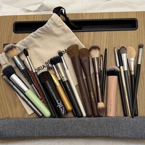 Assorted Makeup Brushes Set